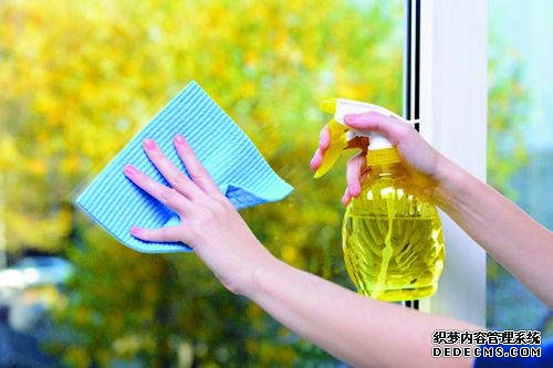 重庆外墙清洗公司分享搽玻璃技巧